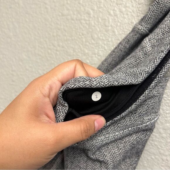 Lululemon Athletica Crop 21” Mini Grey Heathered Herringbone Size 2 - Picture 4 of 14